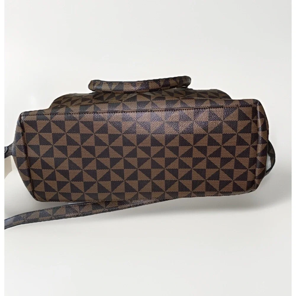The Unbranded Brand elegant brown